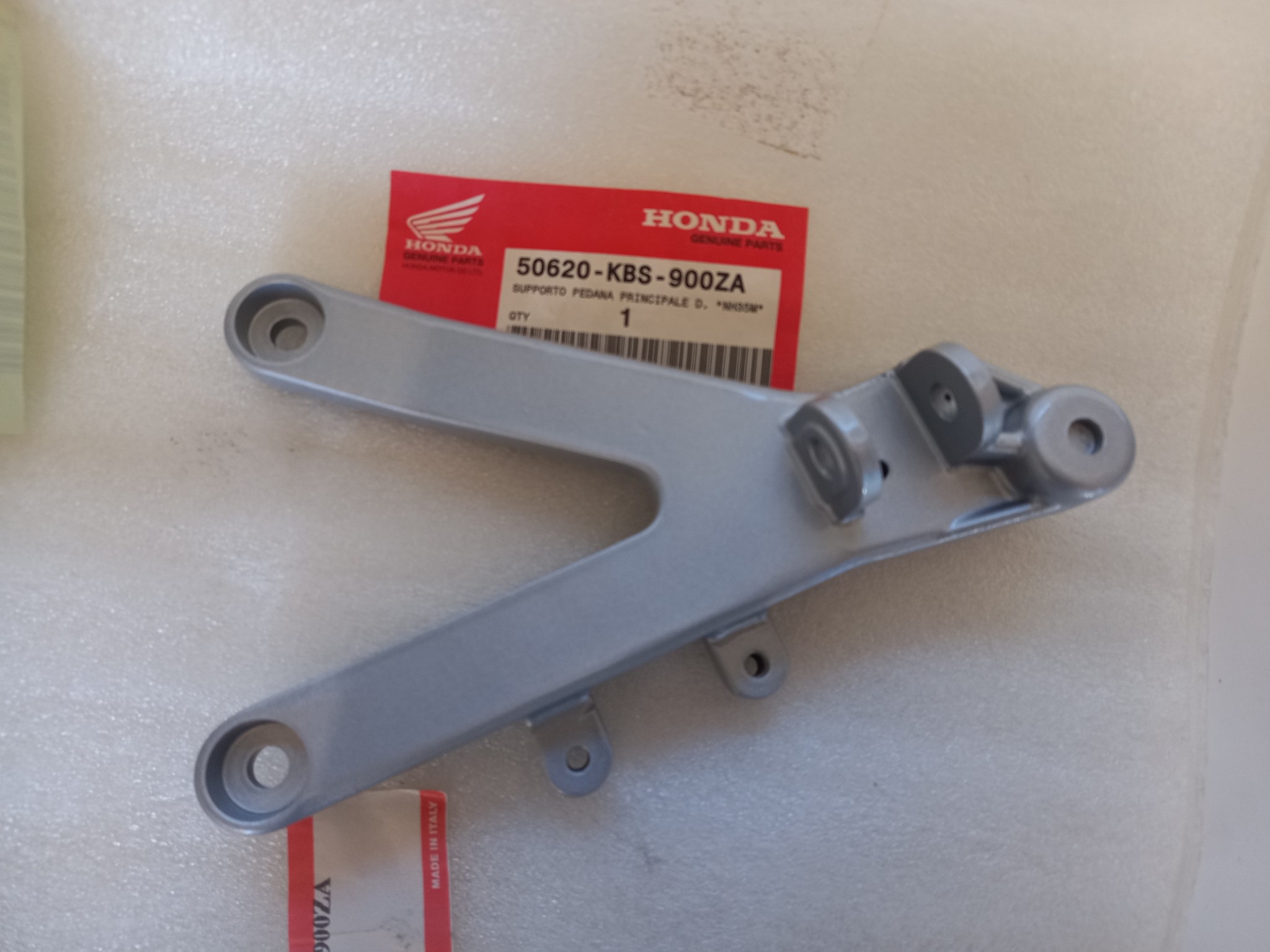 Picture of Honda  HALTER, R. FUSSRASTE *NH3  50620-KBS-900ZA